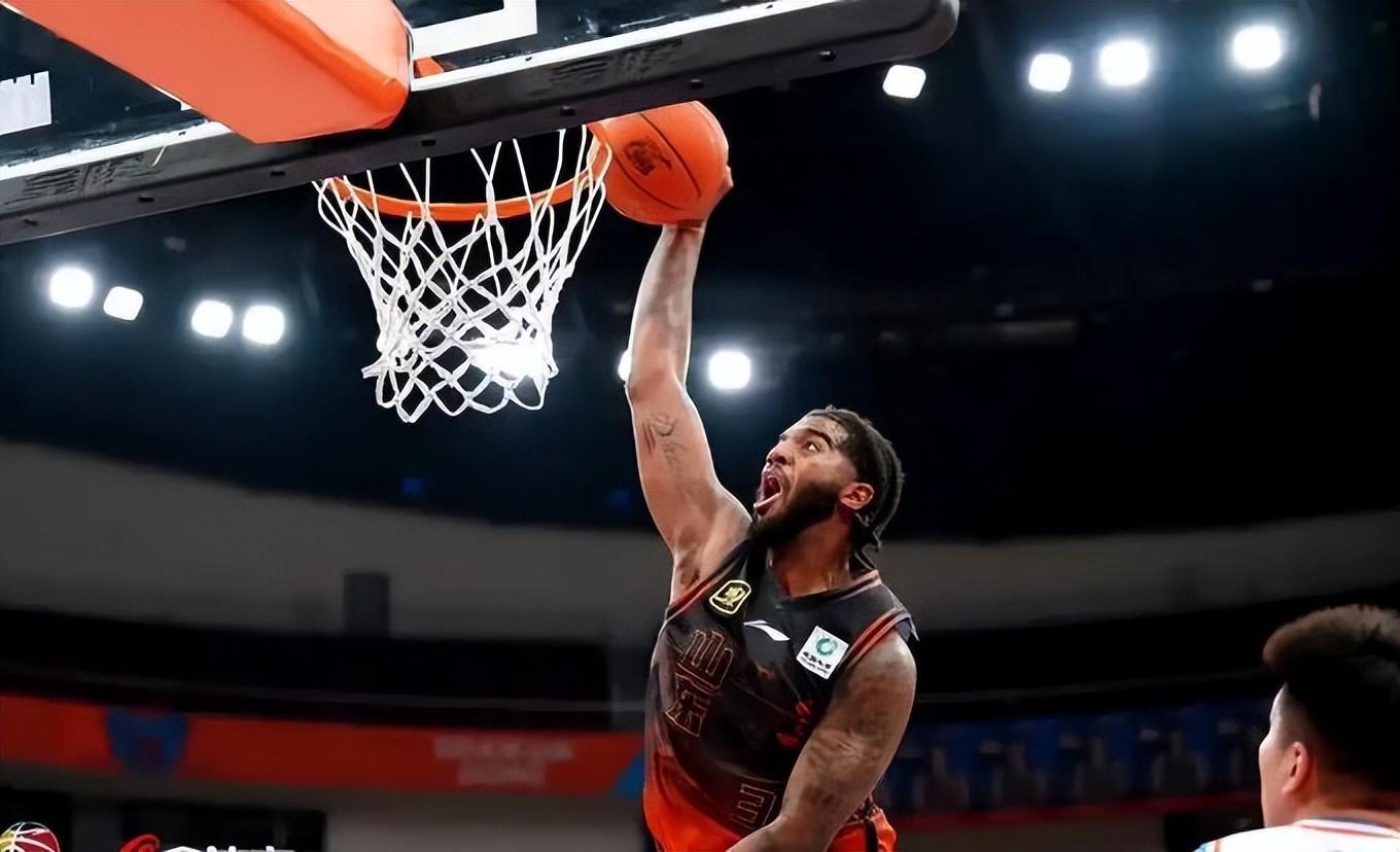 选外援更加谨慎，鲍威尔伤病是隐患，山东男篮第三外援为新面孔！